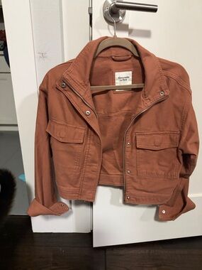 Abercrombie & Fitch Cropped Rust Utility Jacket